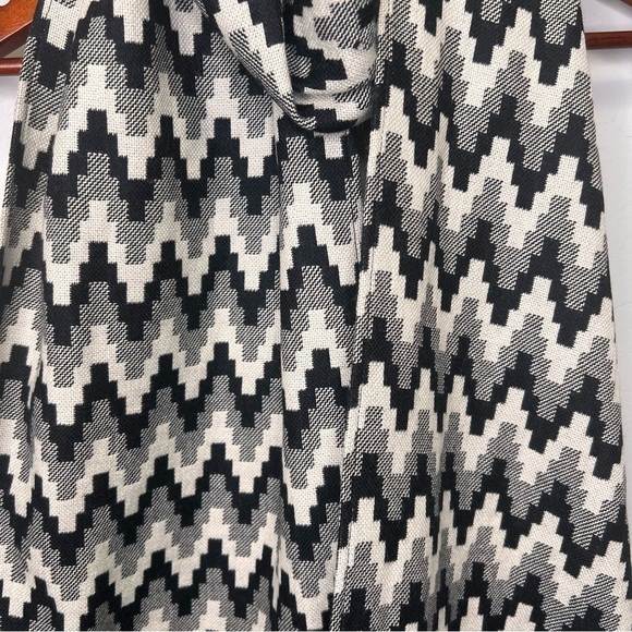 Carlisle 100% Wool Chevron Black & Grey Faux Fur Scarf - Picture 3 of 10